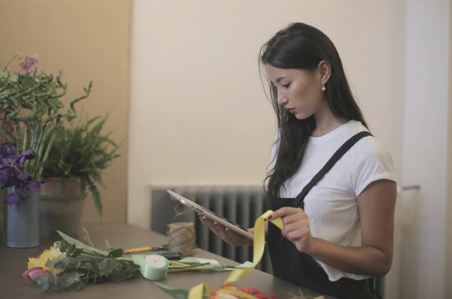 Flourishing indoor plant arrangement showcasing healthy growth and vibrant colors